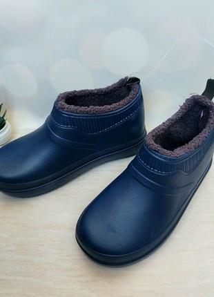 Легкие, удобные утепленные короткие ботинки/галоши темно-синего цвета!4 фото