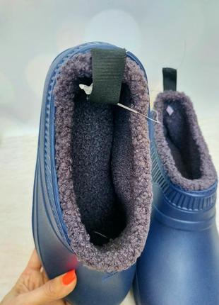Легкие, удобные утепленные короткие ботинки/галоши темно-синего цвета!5 фото