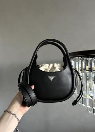 Стильная и трендовая женская сумка в стиле prada leather mini, черного цвета6 фото
