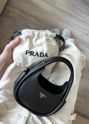 Стильная и трендовая женская сумка в стиле prada leather mini, черного цвета5 фото