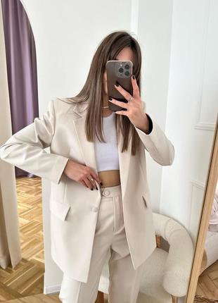Женский пиджак в бежевом цвете в размере xs-s
