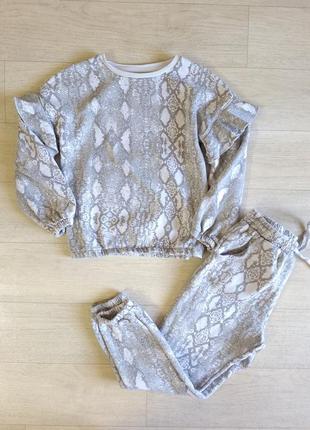 Спортивний костюм для дівчинки на флісі вказаний 9 років