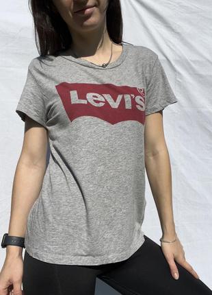 Серая футболка levi’s4 фото