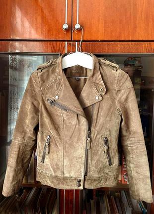 Стильная куртка косуха mango из натуральной замши