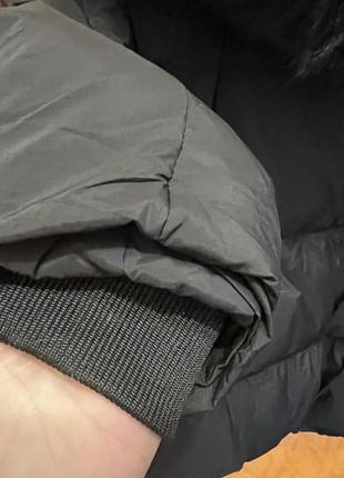 Курточка пуховик черная с мехом и капюшоном7 фото