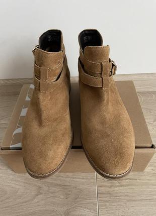 Ботинки коричневые замшевые на двух ремешках7 фото