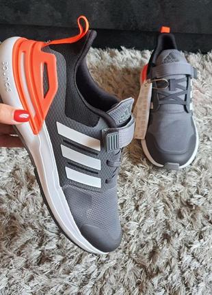 Оригінал. кросівки adidas takes bounce sportswear hp2753 р.39,5fr(25,5см).