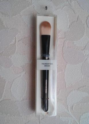 Кисть для макияжа h&m