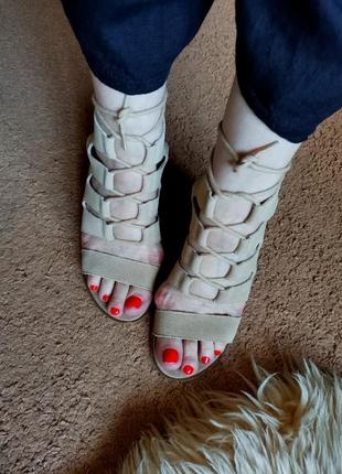 New look шкіряні босоніжки в грецькому стилі босоніжки гладиатори товстий каблук босоніжки на шнурівці1 фото