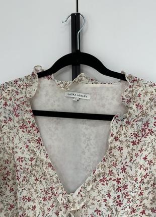 Цікава блуза у мілких квіточках4 фото