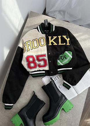 Шерстяний нереальний бомбер з нашивками від plt