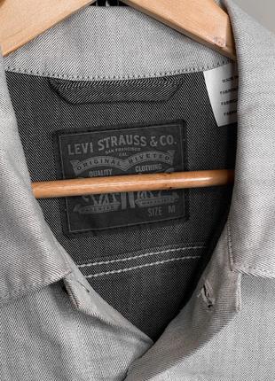 Двоколірна джинсова куртка levis line 86 фото