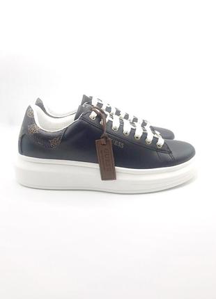 Оригинальные женские кроссовки guess
