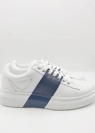 Оригінальні кросівки guess