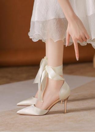 Весільні туфлі для нареченої зі стрічкою 6,5 см + додатково рімінець перли1 фото