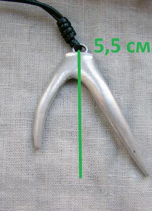 Длинное ожерелье кулон на длинном черном шнурке с рогом в стиле бохо. цвет серебро4 фото
