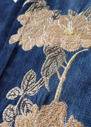 Италия джинсы mom фирменные актуальные  nualy с розами, с золотой нитью2 фото