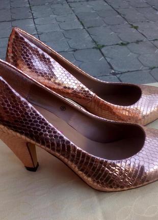 👠👠👠 нарядные золотистые туфли на каблуке, р.38 код t38522 фото