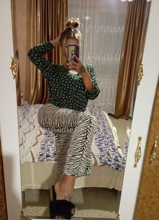 Актуальные, модные, стильные, топовые лосины клёш prettylittlething