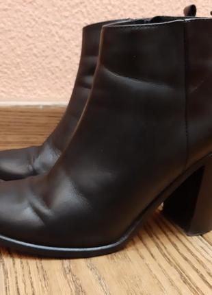 Кожаные ботинки