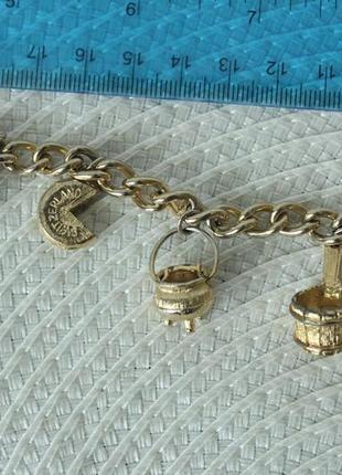 Gold toned charm bracelet чарм браслет з різними цікавими підвісочками. вінтаж4 фото