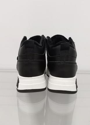 Женские высокие утепленные черные кроссовки на белой платформе8 фото