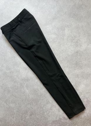 Черные классические брюки с стрелкой