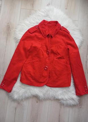 Вельветовый пиджак красного цвета