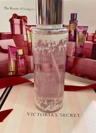 Victoria's secret velvet petals frosted fragrance mist оригинал2 фото