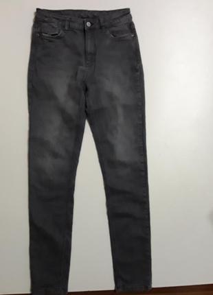 Фирменные джинсы скинни 28р.
