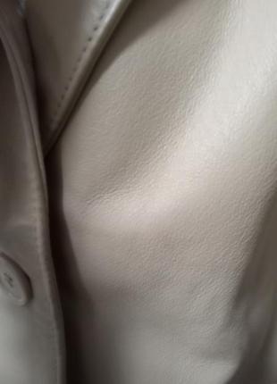 Кожаный бежевый пиджак, жакет10 фото