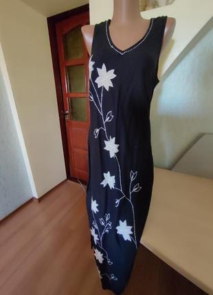 Длинное прямое платье с цветочной аппликацией1 фото