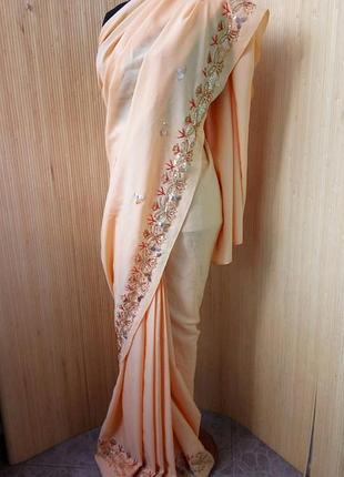 Традиционное индийское платье сари