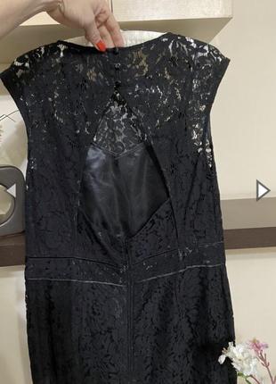Шикарну мереживну сукню міді з вирізом на спині9 фото