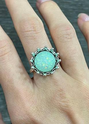 Стильное кольцо "зеленая перламутровая сфера в серебристой оправе корона" - оригинальный подарок девушке