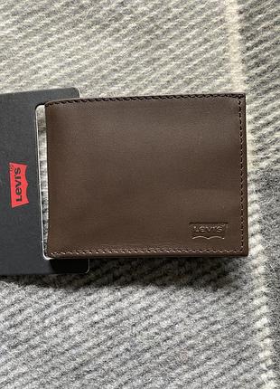 Кожаный кошелек levi's logo bifold id wallet