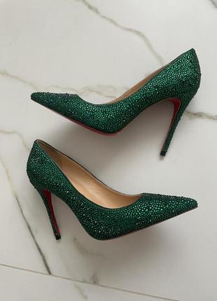 Туфлі лодочки christian louboutin зі стразами смарагдового кольору