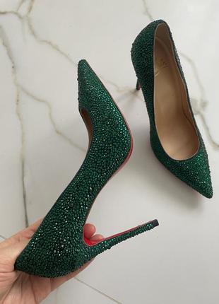 Туфлі лодочки christian louboutin зі стразами смарагдового кольору