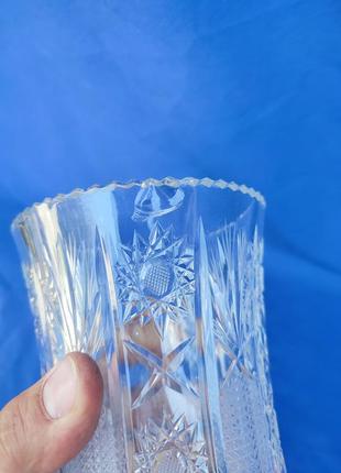 Большая кристальная ваза для цветов имеет скол5 фото