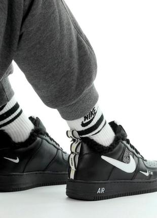 Зимові кросівки на хутрі nike air force low black ( найк аір форс шкіряні повністю чорні чоловічі та жіночі )5 фото