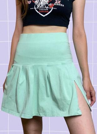 Салатовая короткая теннисная юбка в складку2 фото