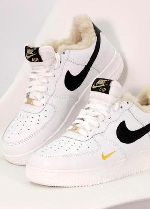 Зимові шкіряні кросівки  nike air force  low white winter (найк аир форс білі на хутрі чоловічі та жіночі)5 фото