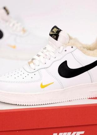 Зимові шкіряні кросівки  nike air force  low white winter (найк аир форс білі на хутрі чоловічі та жіночі)1 фото