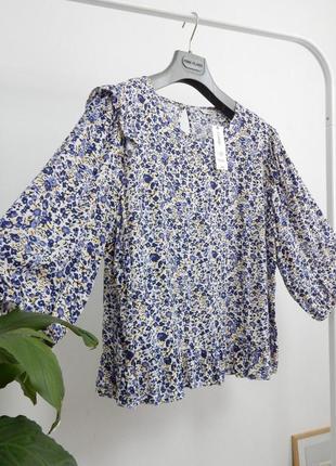 Нова блуза з віскози із воланом та об'ємними рукавами від george квіти ярусна натуральна1 фото