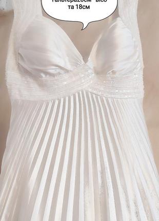 Платье нарядное белое  длинное со шлейфом на роспись.3 фото