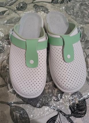 Жіночі кожані медицинські сабо