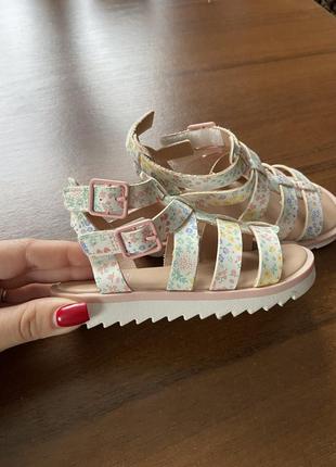 Босоніжки для дівчинки