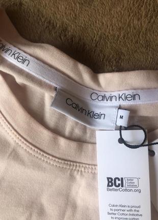 Calvin klein оригинал slim fit metallic logo tee europe (perfect peach)3 фото