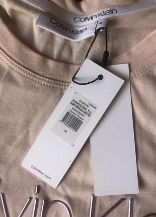 Calvin klein оригинал slim fit metallic logo tee europe (perfect peach)5 фото