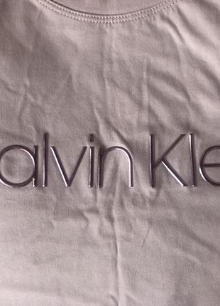 Calvin klein оригинал slim fit metallic logo tee europe (perfect peach)6 фото